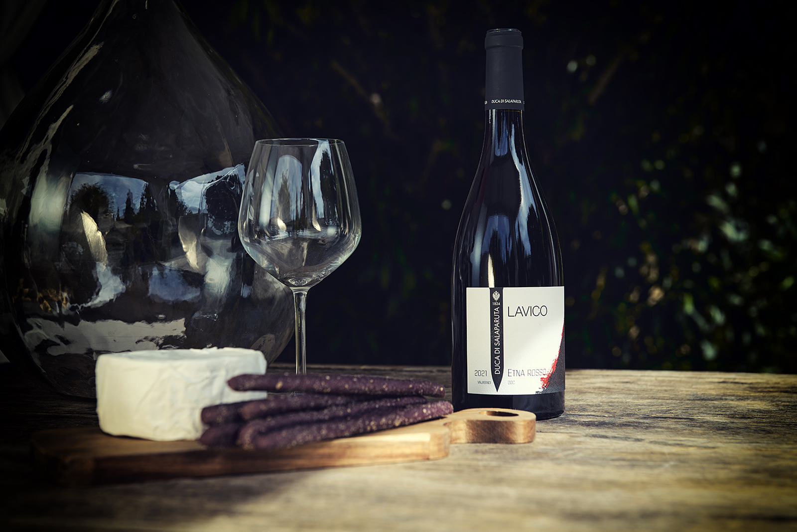Duca di Salaparuta Lavico Etna Rosso Vajasindi